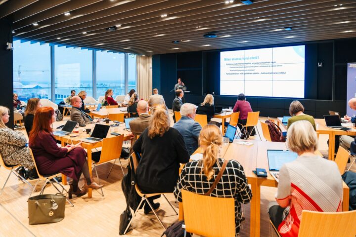 Osallistujia DEMOGRAPHY Akatemiassa.